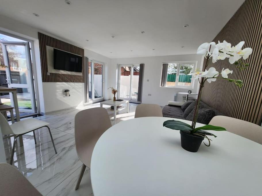 Spacious And Bright One Bedroom Apartment Oxford Eksteriør billede